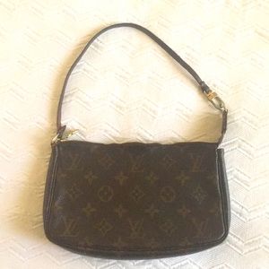 LV authentic pouchette